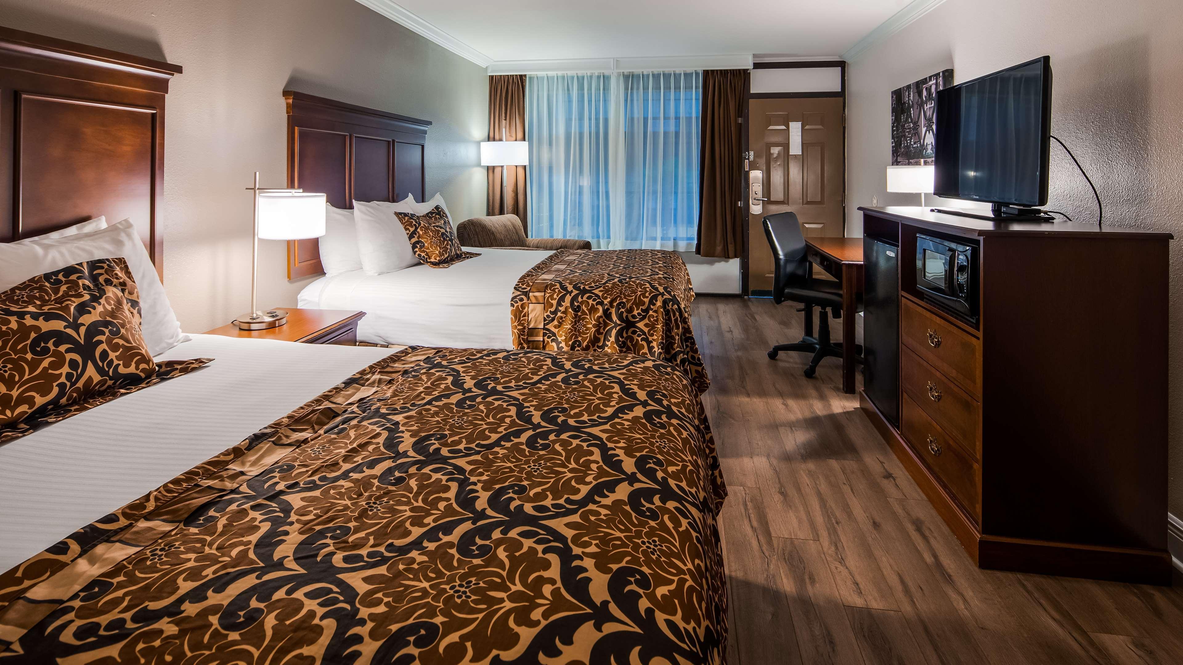 Best Western Plus Westbank Harvey Exterior photo