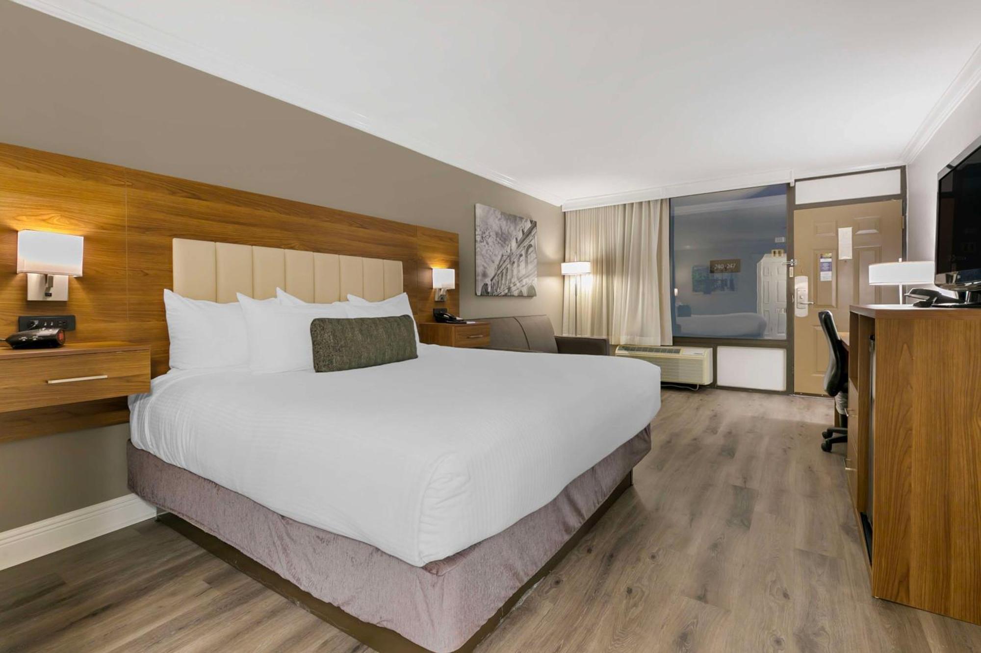 Best Western Plus Westbank Harvey Exterior photo