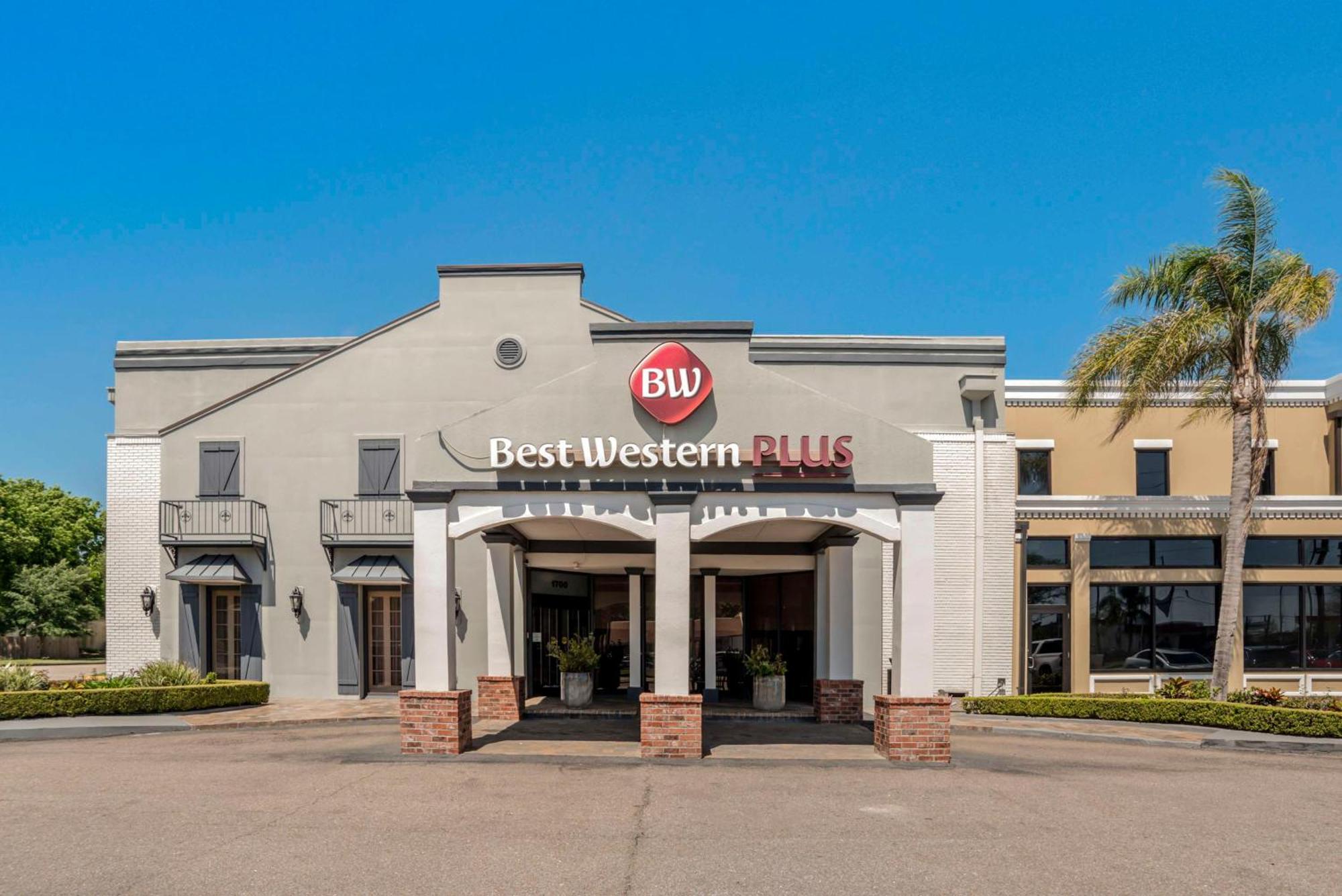 Best Western Plus Westbank Harvey Exterior photo